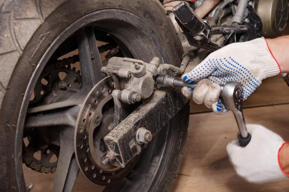 Cinq étapes incontournables pour changer vos plaquettes de frein