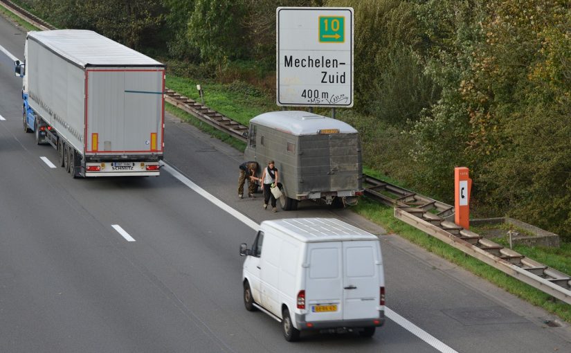 Panne de voiture sur autoroute : les gestes à adopter