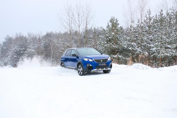 Des conseils pratiques pour entretenir une voiture électrique en hiver