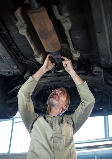 Comment puis-je trouver un professionnel qualifié pour l’entretien ou la réparation de mon système d’échappement automobile ?