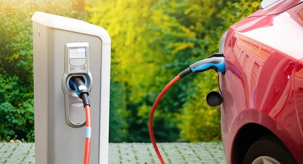 Rouler à l’électrique : comment installer une borne de recharge chez soi ?